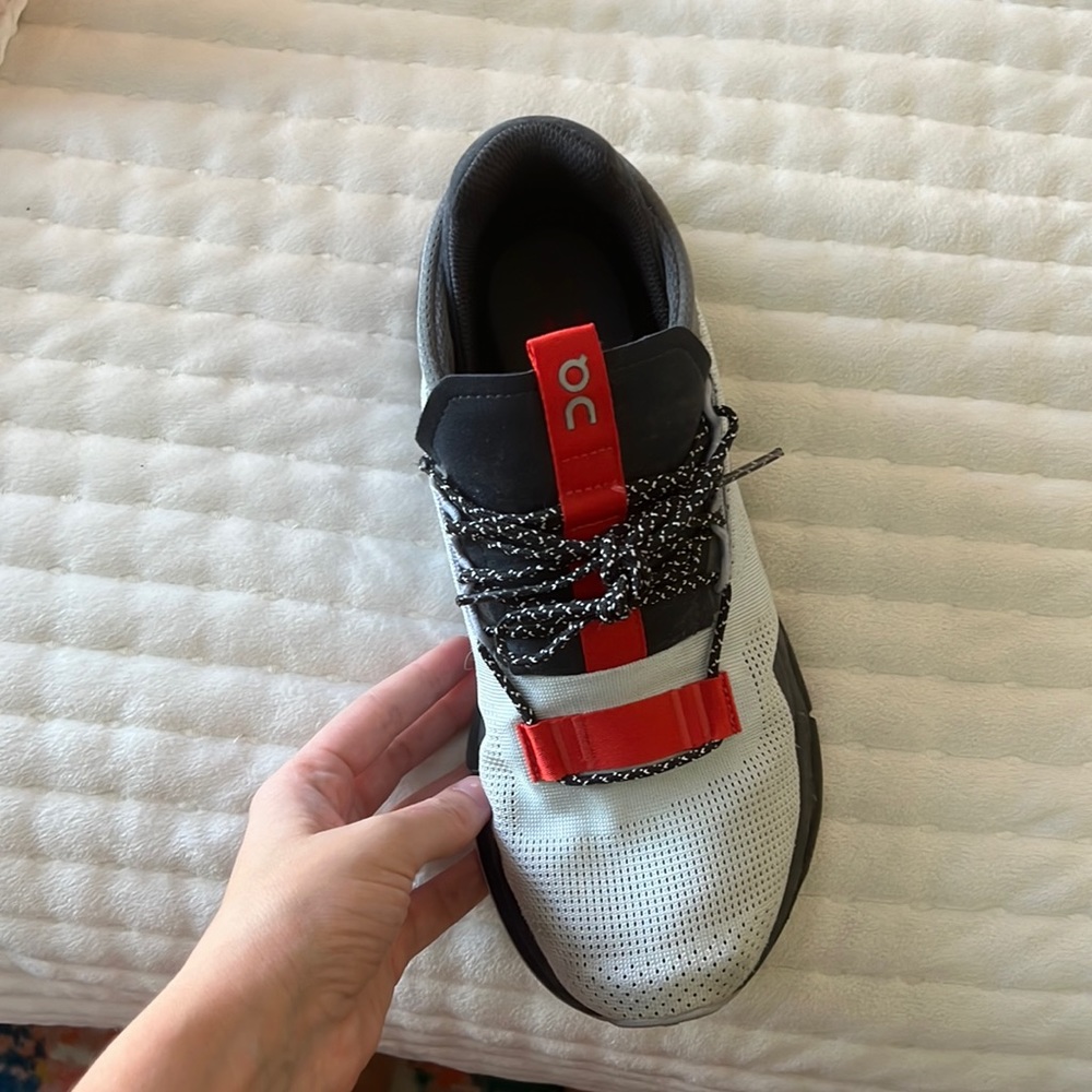on cloud size 8.5 cloudnova tennis shoes worn a few times